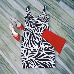EUC Size 6 London Times Black & White Fitted Dress